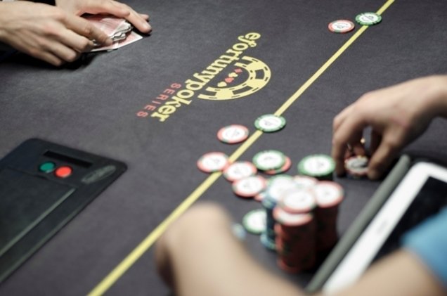 Como jugar bien al poker